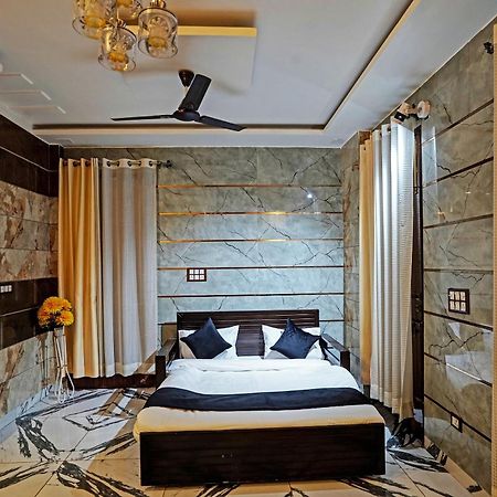 Play- Platinum Sector144 Couple Friendly Hotel Noida Exterior photo