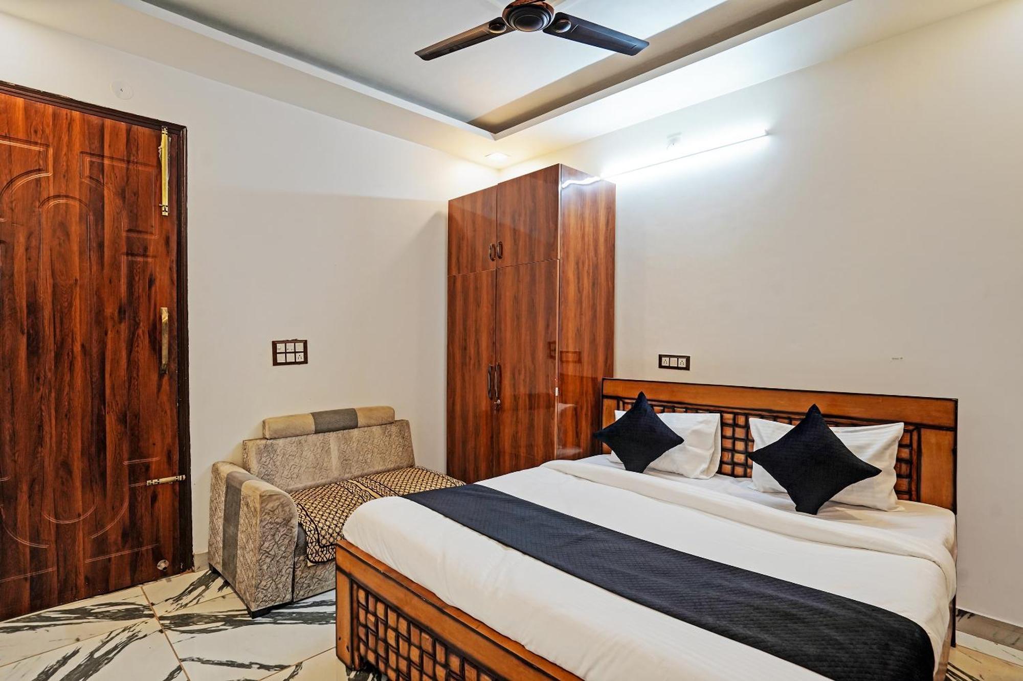 Play- Platinum Sector144 Couple Friendly Hotel Noida Exterior photo