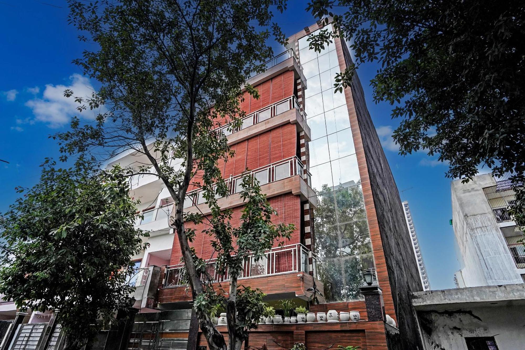 Play- Platinum Sector144 Couple Friendly Hotel Noida Exterior photo