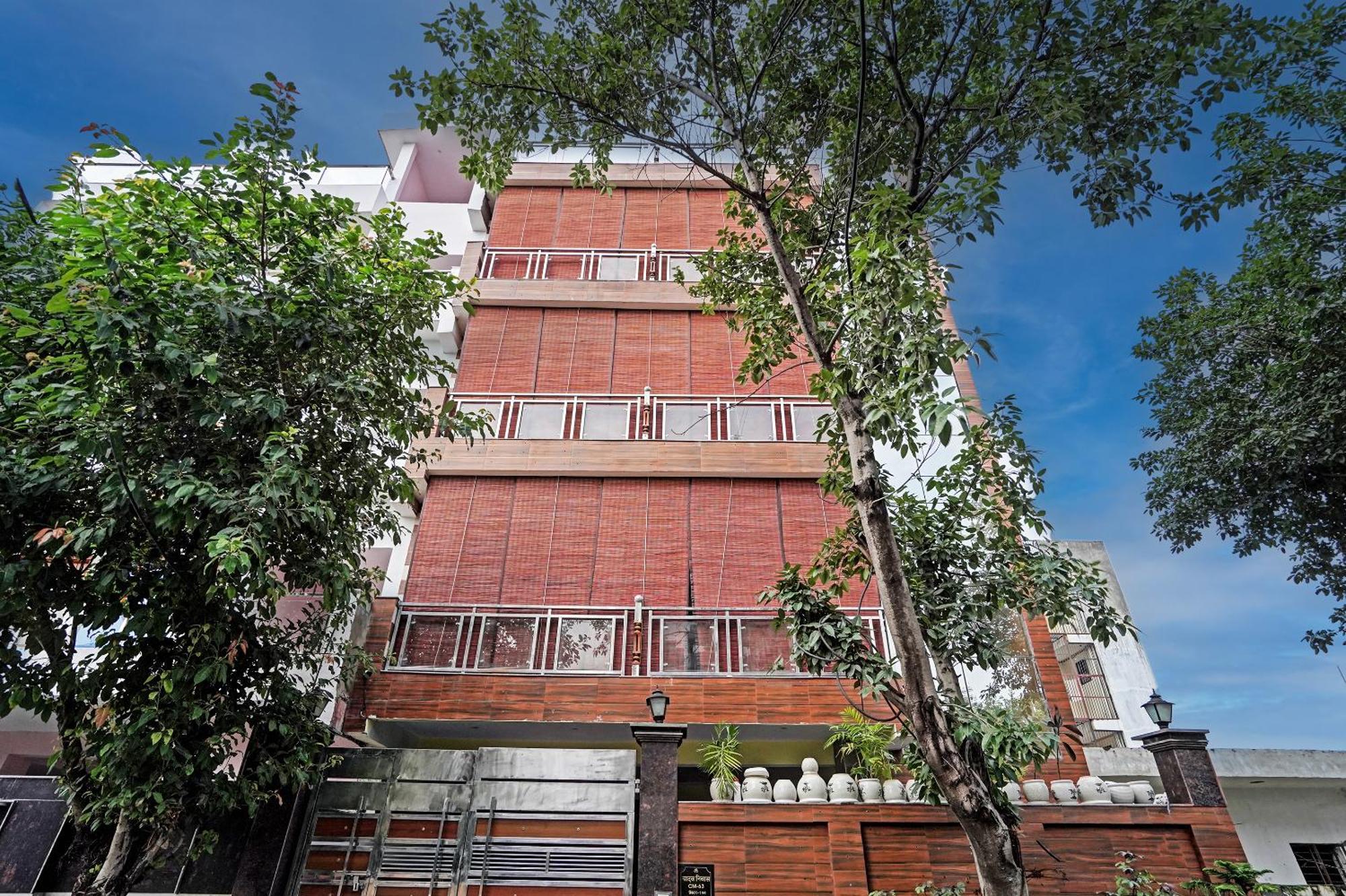 Play- Platinum Sector144 Couple Friendly Hotel Noida Exterior photo
